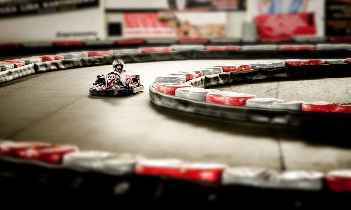 Pourquoi un kart loisir ne glisse pas comme dans un jeu vidéo